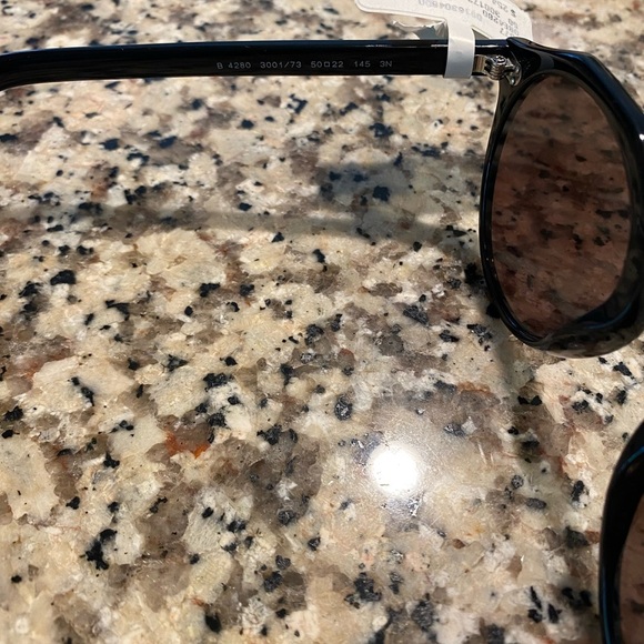 Burberry Unisex Round Sunglasses B4280 Black Frame with Brown Lenses New w/ Flaw - Picture 5 of 16